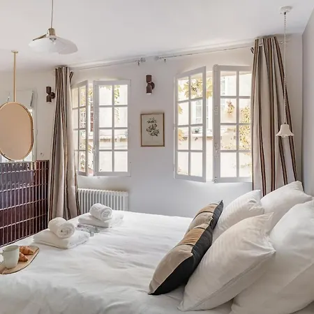 Apartament Parisian Duplex In Marais With Sauna *