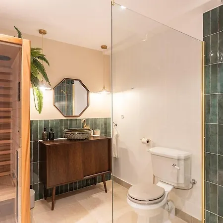 Appartamento Parisian Duplex In Marais With Sauna Parigi