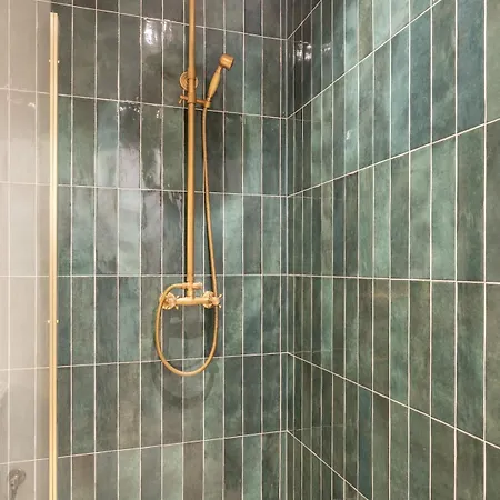 Apartament Parisian Duplex In Marais With Sauna