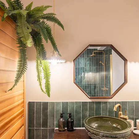 Parisian Duplex In Marais With Sauna *